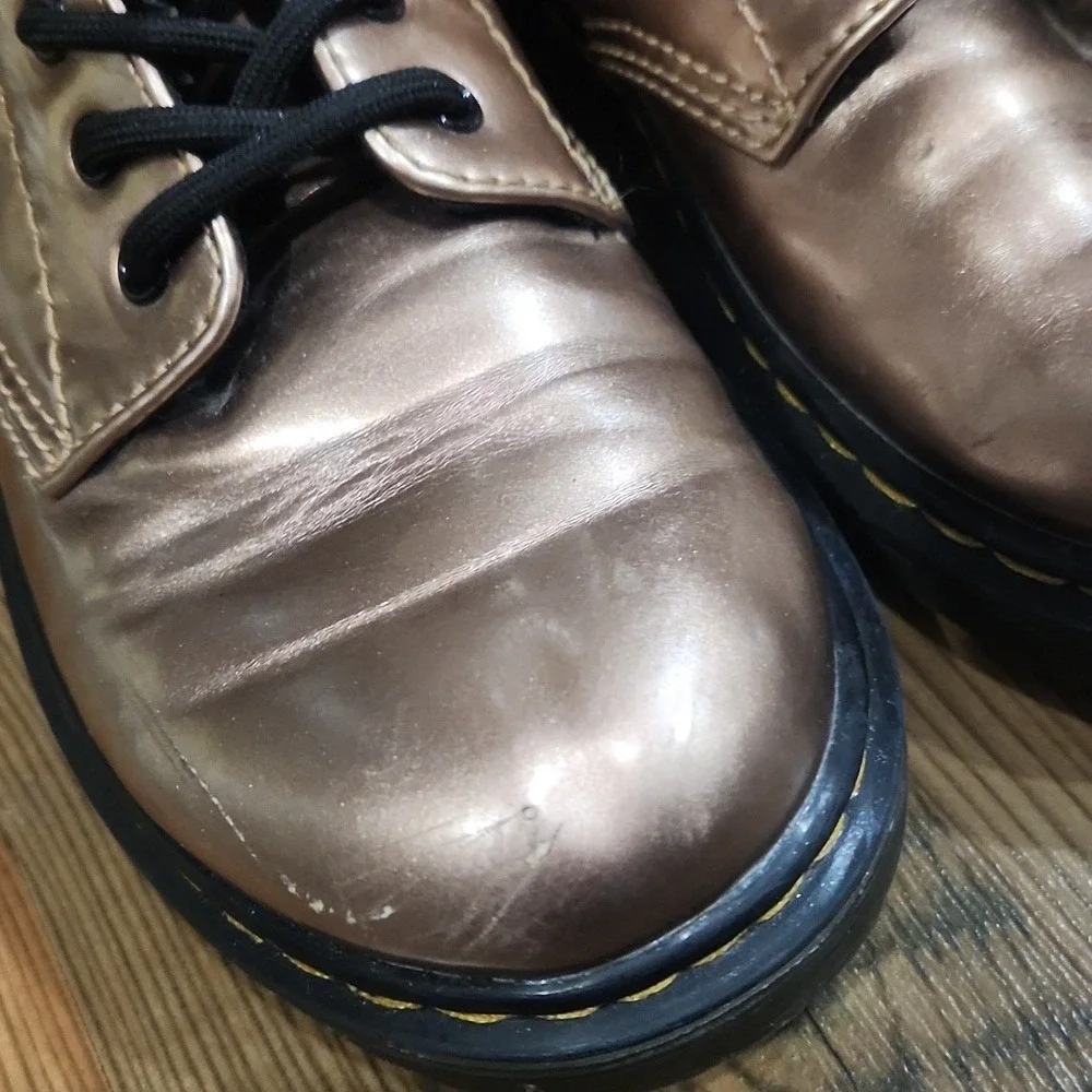 Dr. Martens Rose Gold Chrome Youth Kids Classic 1460 Whimsy goth Edge Boot 2‎